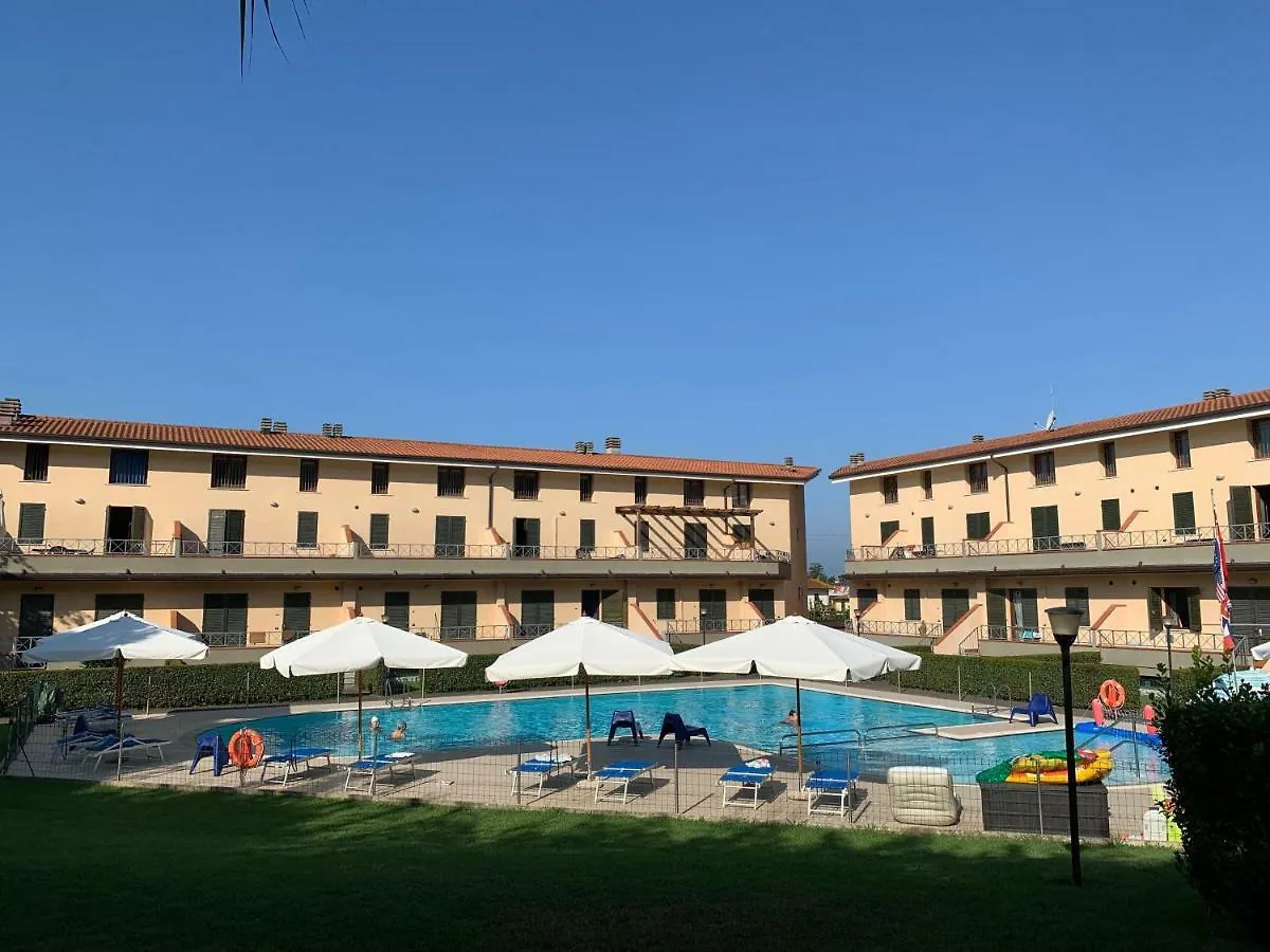Aurelia Rta Detta Il Cascinale Aparthotel Montignoso 2*,